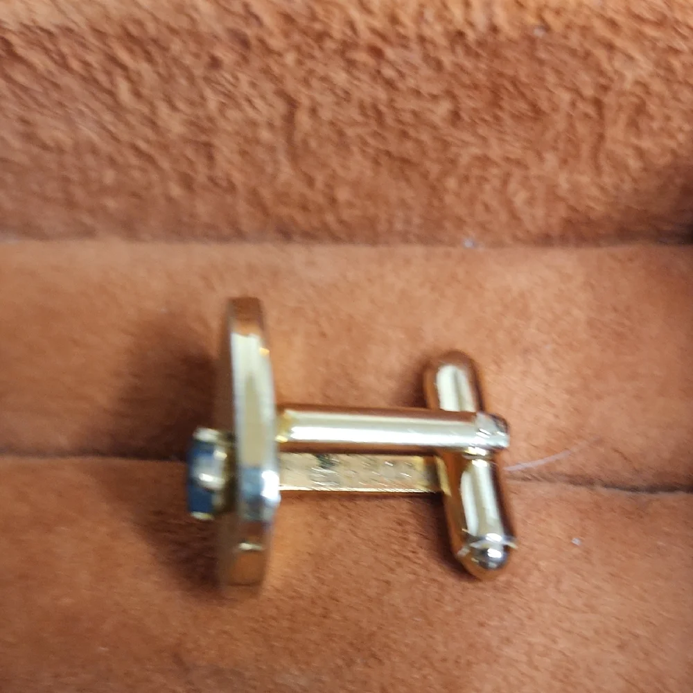 Vintage Shields & Anson Black and Goldtone Cufflinks Set diamond chip (2)